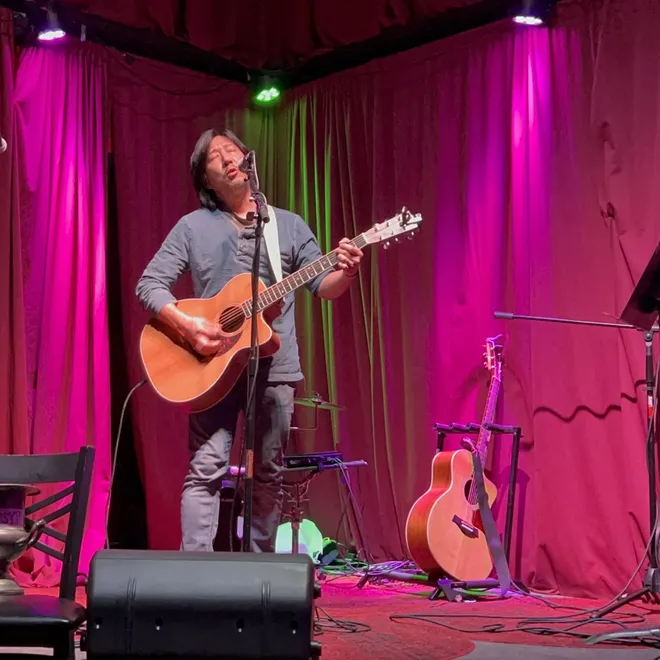 Peter N. Knight performing live